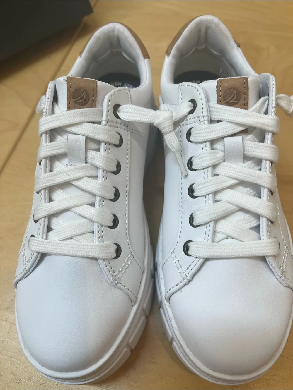Sperry low top